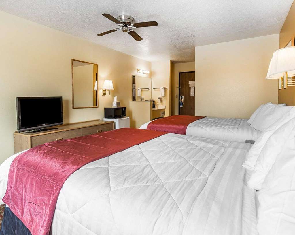 Rodeway Inn & Suites Monticello Room photo